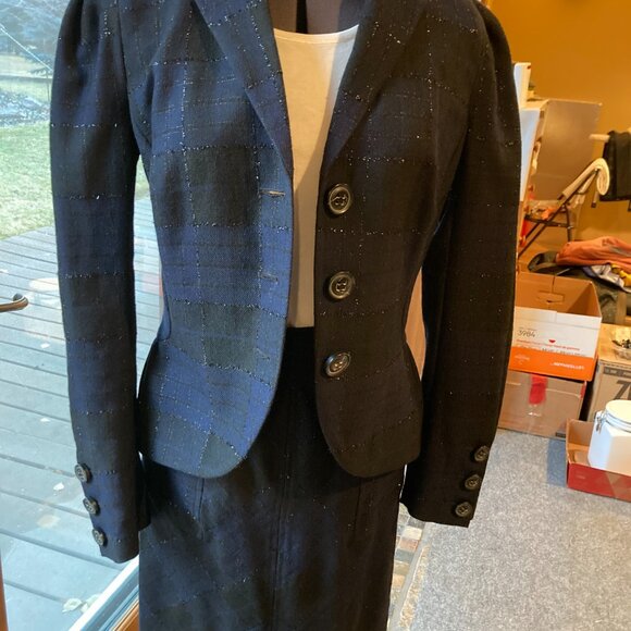 NEVER WORN - DIANE VON FURSTENBERG SKIRT SUIT - Picture 10 of 11